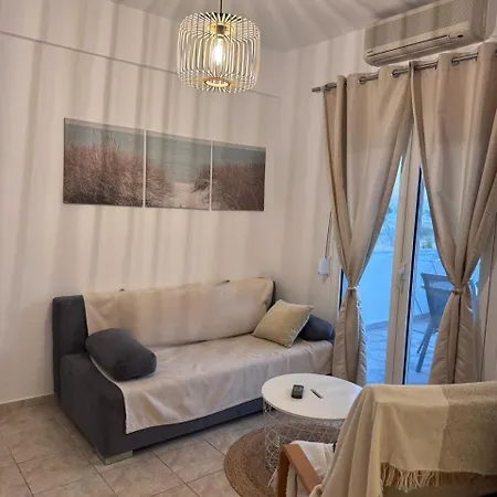 Odysseus Sea View Maisonette *
