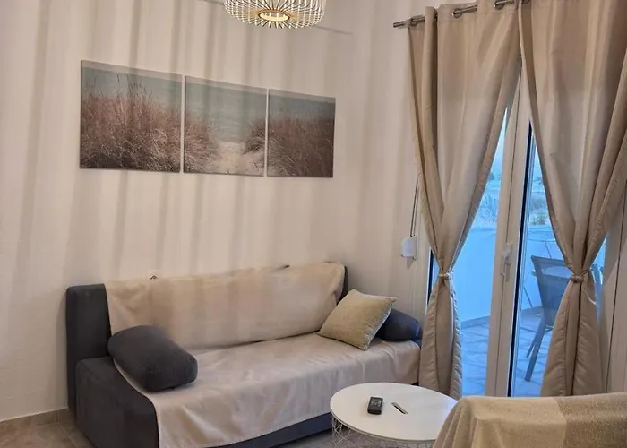 Odysseus Sea View Maisonette *