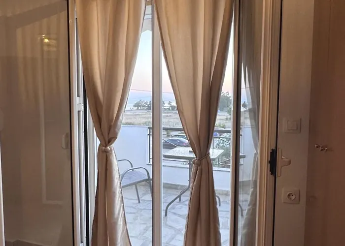 Odysseus Sea View Maisonette *