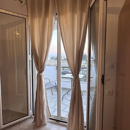 Odysseus Sea View Maisonette *